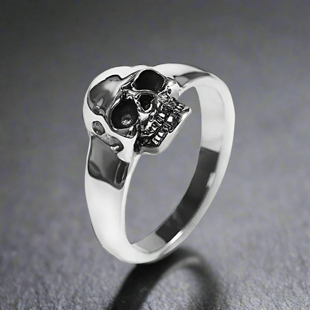 Stunnng 925 sterling silver single skull ring