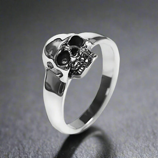 Stunnng 925 sterling silver single skull ring